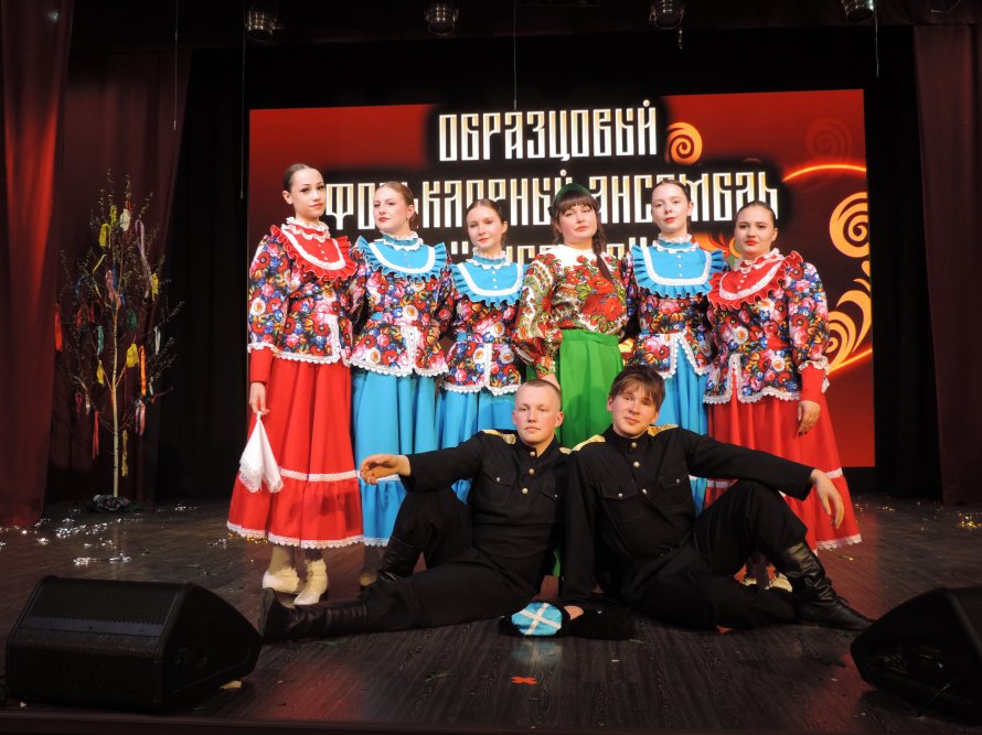 Концерт образцового фольклорного ансамбля "РУСОЧКА" "У ИСТОКОВ ДУШИ"