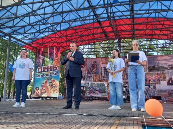  Праздничный концерт "ЭТОТ ГОРОД САМЫЙ ЛУЧШИЙ"  Ко Дню молодёжи и Юбилею города.