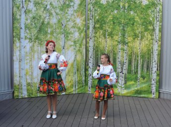 Праздничный концерт  "ПАХНЕТ ЯБЛОКАМИ РУСЬ". Выставка-конкурс "ДАРЫ ОСЕНИ"