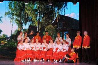 Концерт образцового фольклорного ансамбля "РУСОЧКА"  "МЫ ЖИВЁМ НА ОТЦОВСКОЙ ЗЕМЛЕ"
